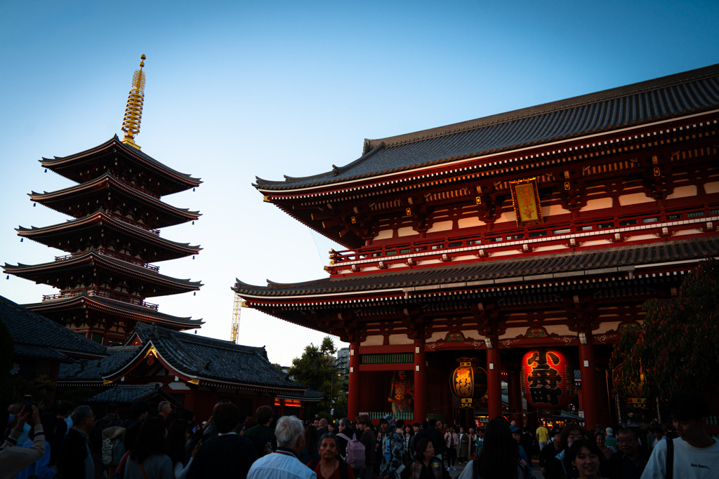 夕暮れの浅草寺
