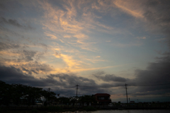 灰色に滲む夕日