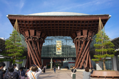 金沢駅　鼓門