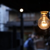 カフェのレトロな電球