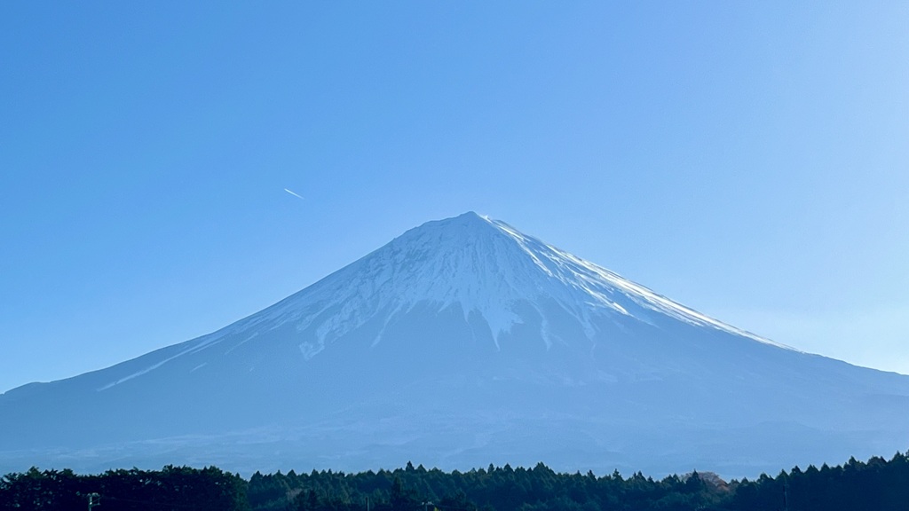 今朝の富士　少し霞んでる