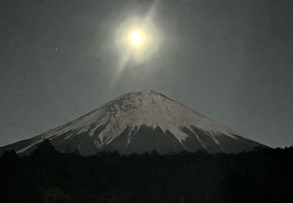 今夜は、ほぼ満月