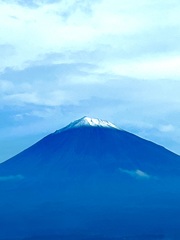 山頂に雪