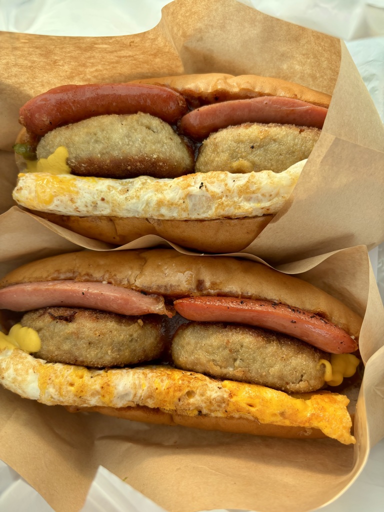 今屋さんのホットドッグスタイルのハンバーガーです。