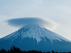 富士山に傘雲