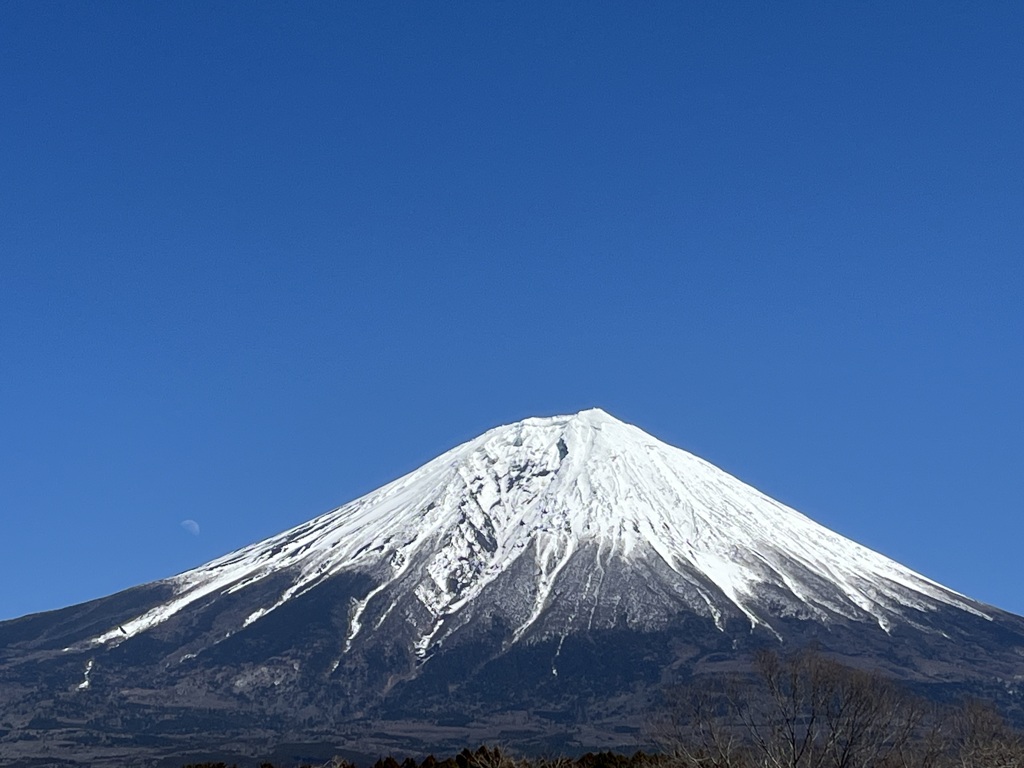 富士山と昼の月