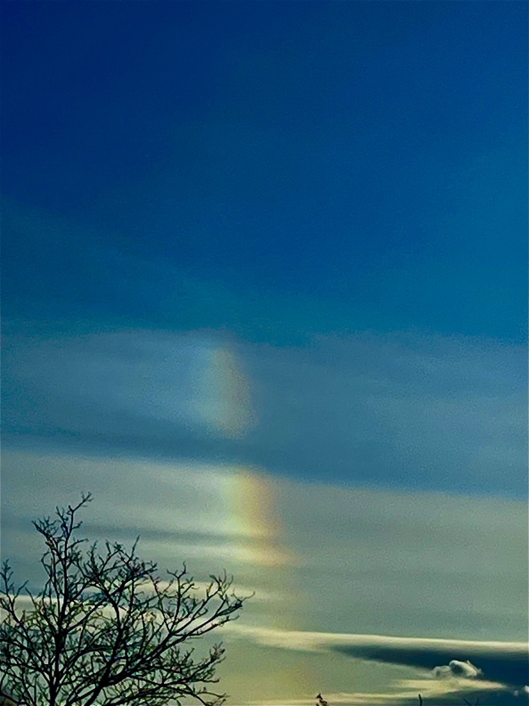 天気が良いのに虹