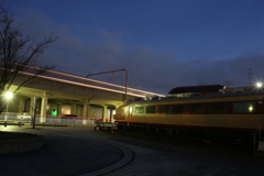 土居原ボンネット広場　国鉄型489系とEF510形電気機関車の光跡