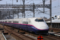東北新幹線　E2系　JR大宮駅　新幹線ホームにて