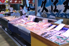 魚市場におジャマしてます。