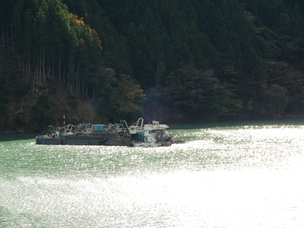 天竜川浚渫船