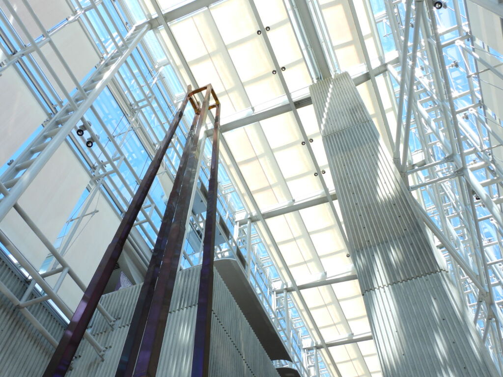 公園散歩中に見つけた建築内部