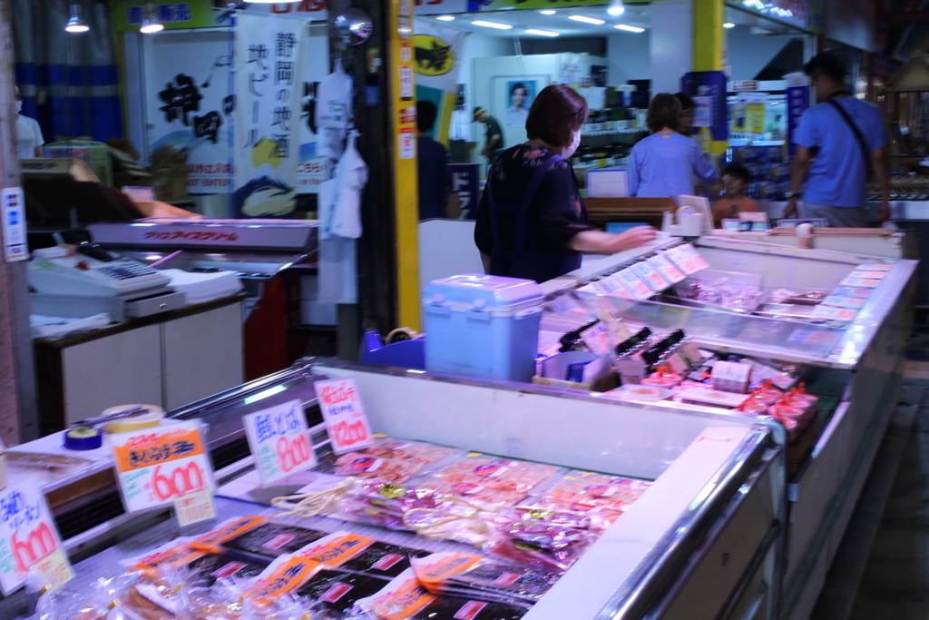 魚市場におジャマしてます。