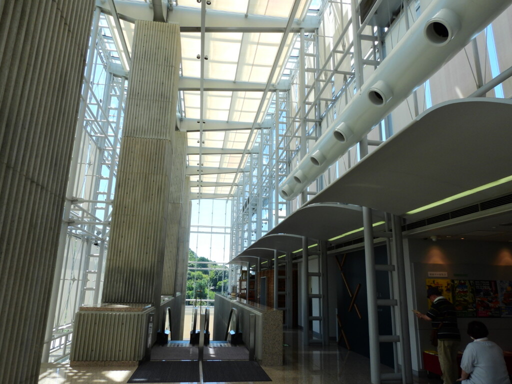 公園散歩中に見つけた建築内部２