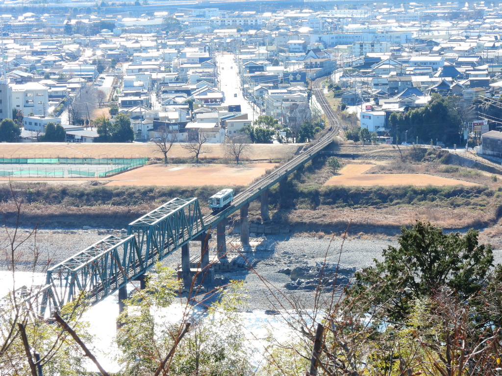 山中より下界を覗む