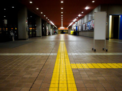 夜の体育館