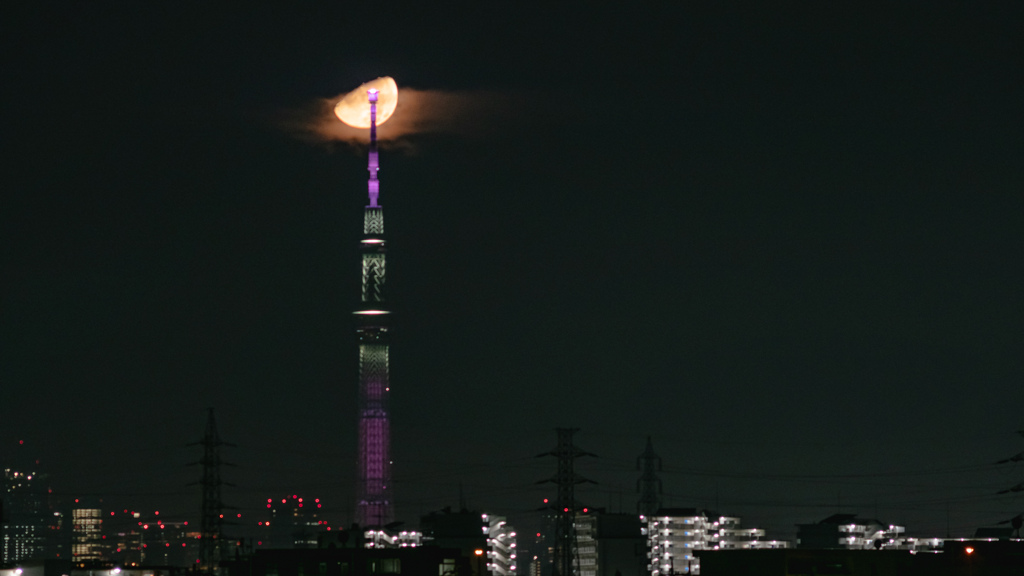 月とスカイツリー