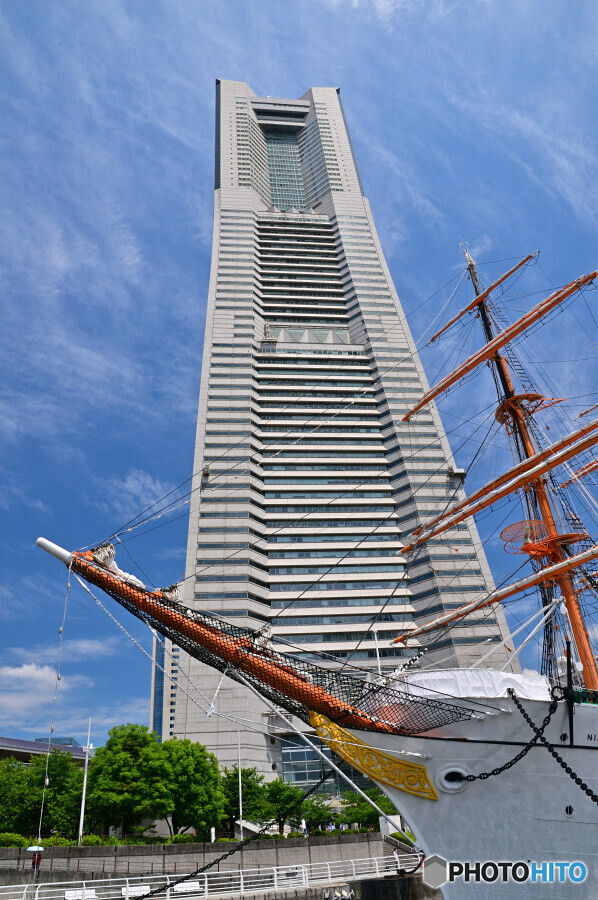 日本丸とランドマークタワー