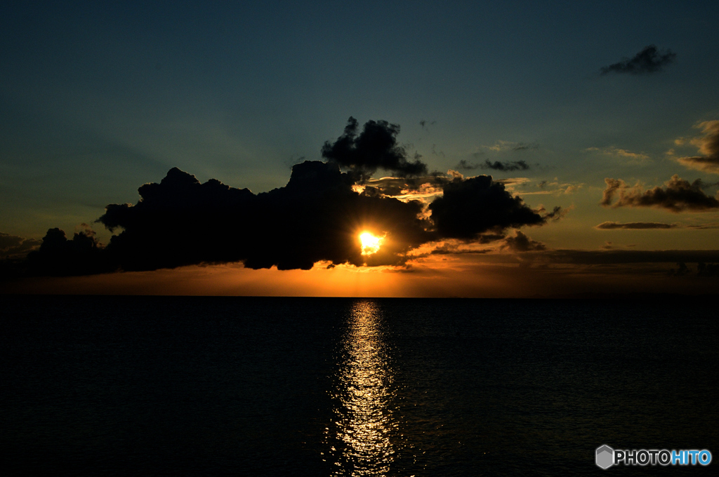 東シナ海に沈む夕日