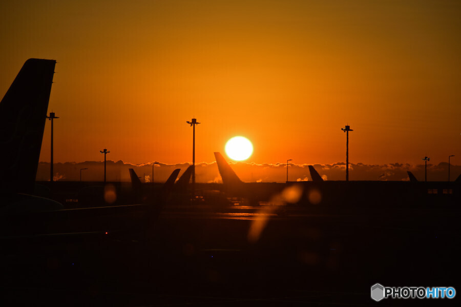 羽田空港の夜明け