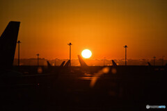 羽田空港の夜明け