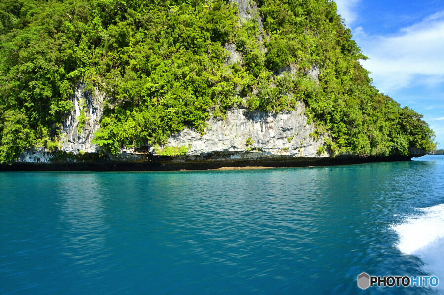 浸食された小島の下部