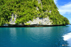 浸食された小島の下部