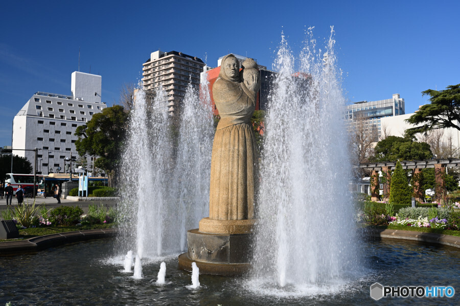 水の守護神像