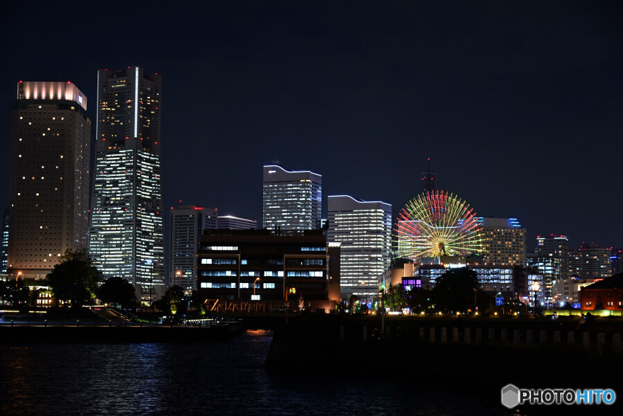 海越しのみなとみらい