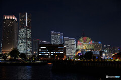 海越しのみなとみらい