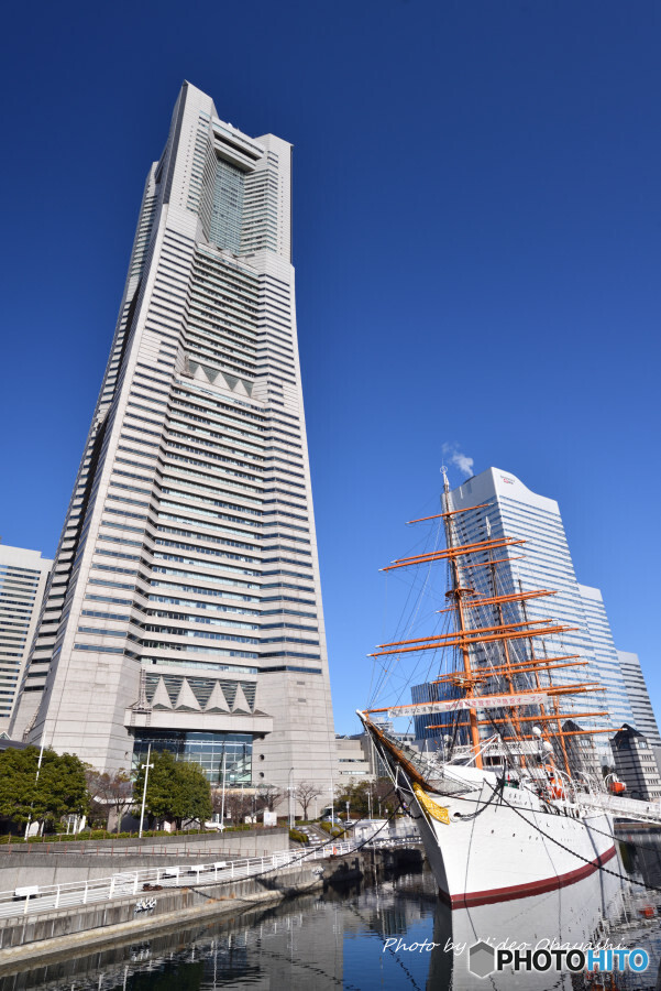 帆船日本丸とランドマークタワー