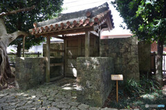 識名園通用門