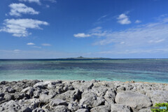 遠く伊江島を臨む