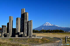 富士山を望む歌と富士山
