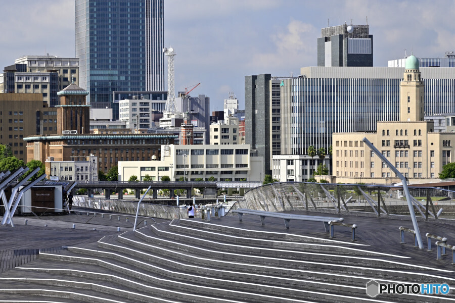 横浜三塔が見えています。