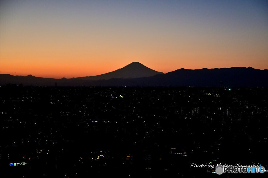遠き山に陽は落ちて
