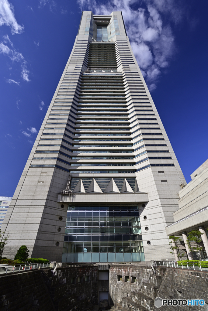 大規模全面改修工事中のランドマークタワー