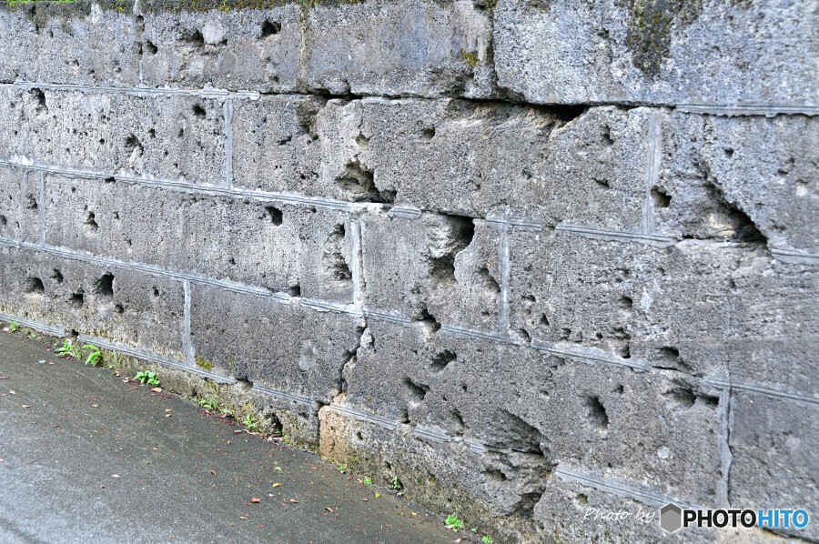 沖縄 小波津家の弾痕跡