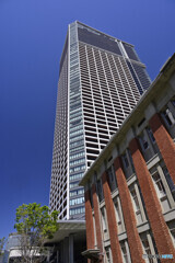 北仲ノットを仰ぎ見て