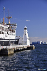 白灯台と氷川丸