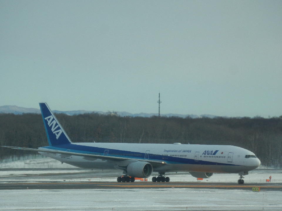 b773