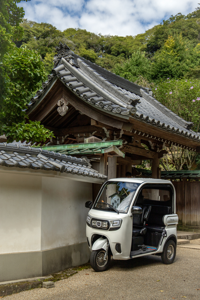 250906_円覚寺に電動三輪車