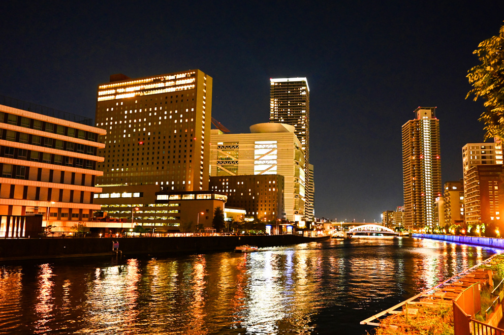 眩い堂島川の夜景