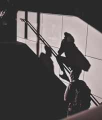 おじさんを蹴るのか？