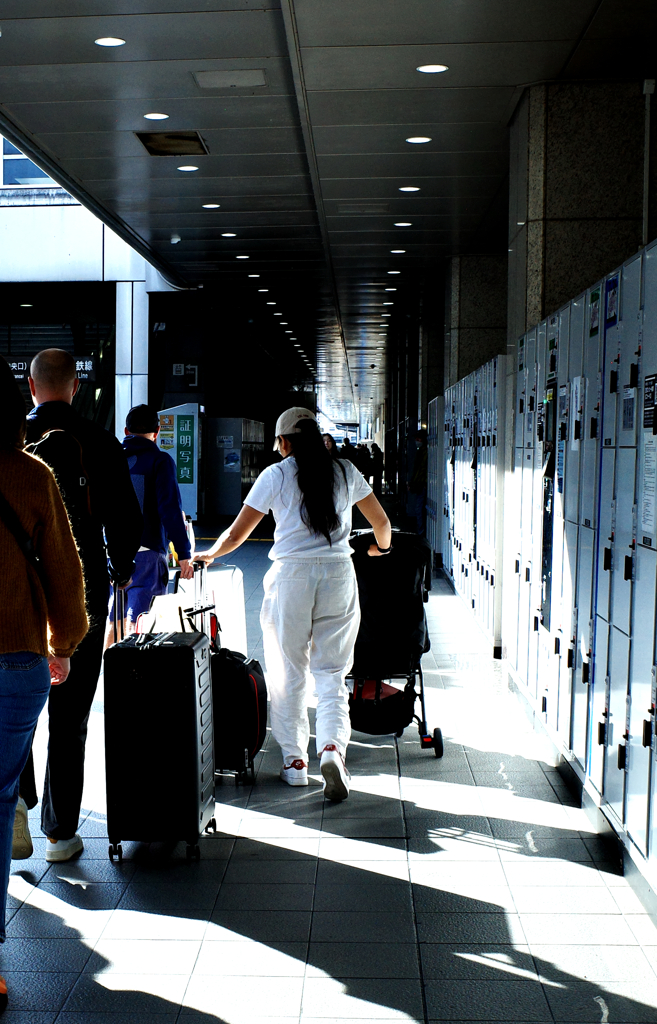 キャリーケースとベビーカー