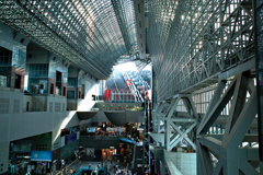 京都駅ビル西広場方向