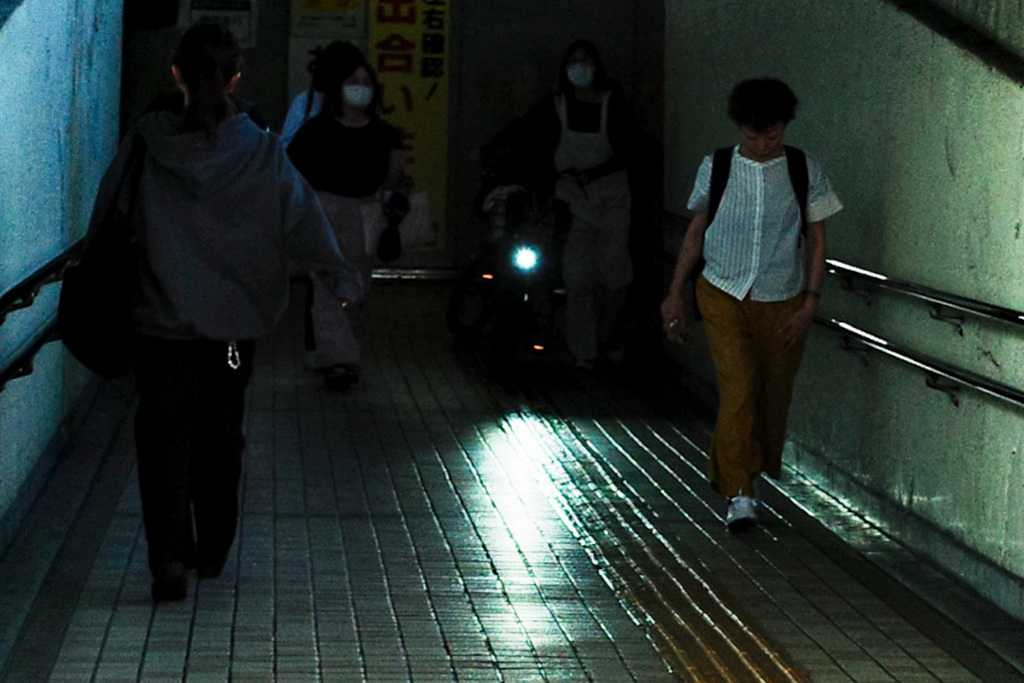 駅の地下道