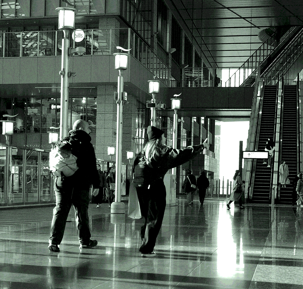 時空広場インバウンド あれ見て！