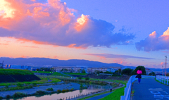 夕焼け空の川の景色