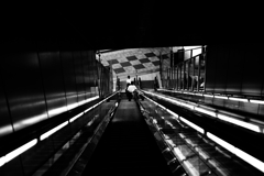 JR大阪　モノクロ